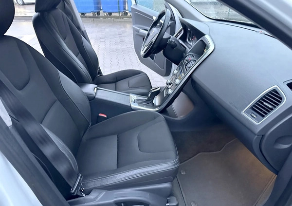 Volvo XC 60 cena 79999 przebieg: 122000, rok produkcji 2016 z Jedlina-Zdrój małe 56